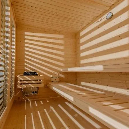 Comfortable Home, Sauna, Jacuzzi